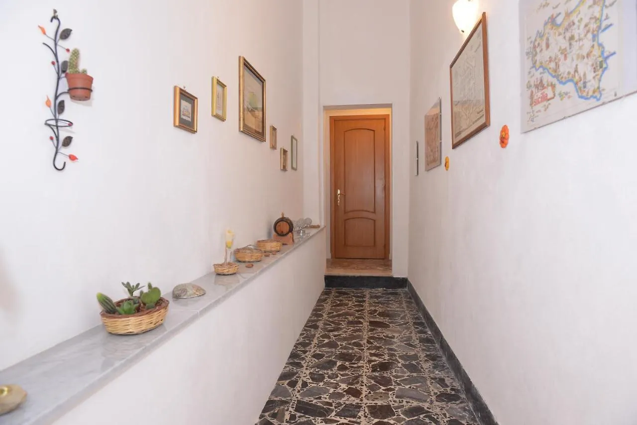 La Finestra Sul Cortile Da Alberto Apartment Avola