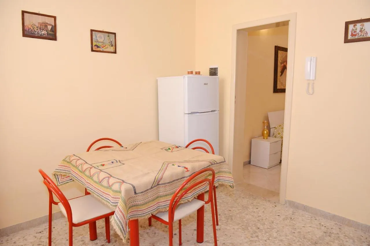 La Finestra Sul Cortile Da Alberto Apartment Avola